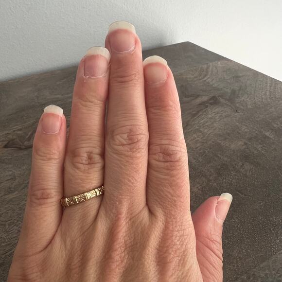 Gold tone textured art deco simple ring band - size 6.75 - Picture 5 of 5